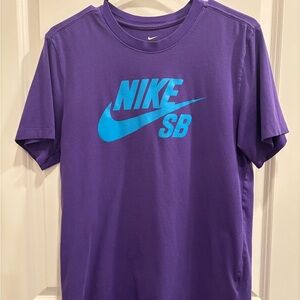 Nike SB Men's Purple and Blue T-Shirt